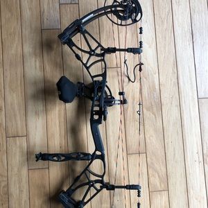 2017 Bear Moment compound bow